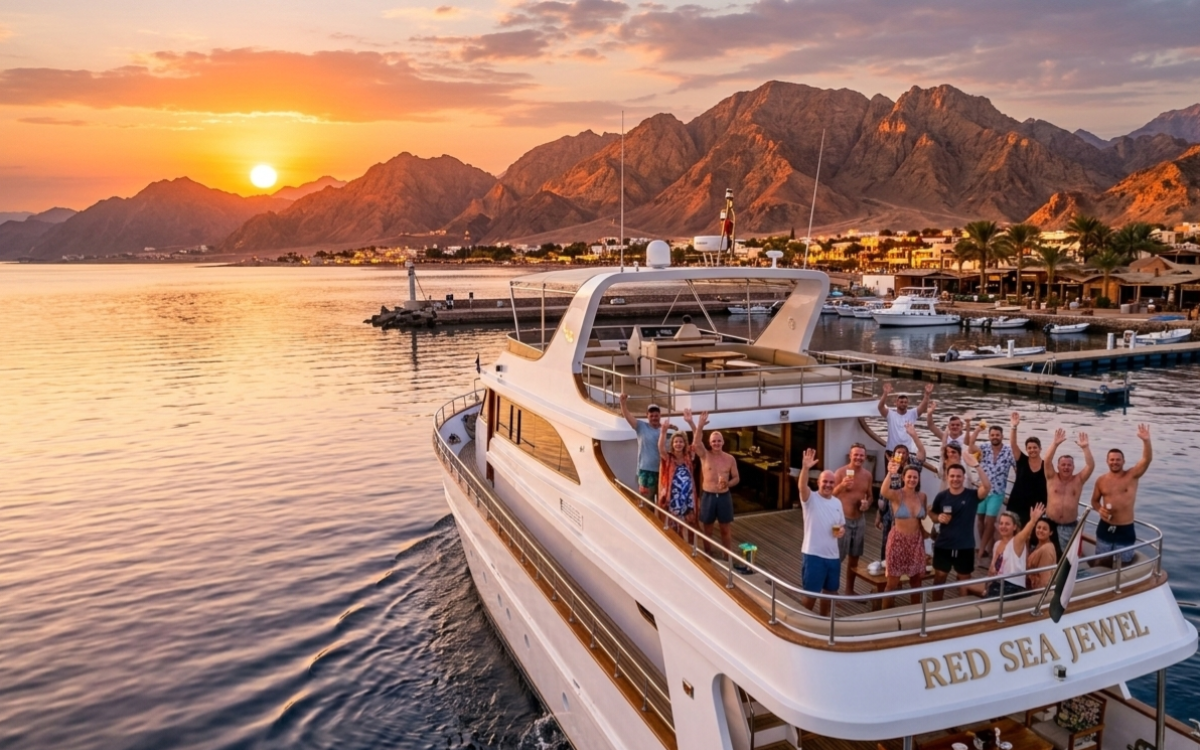 🌅 Захід сонця на яхті та снорклінг у Дахабі