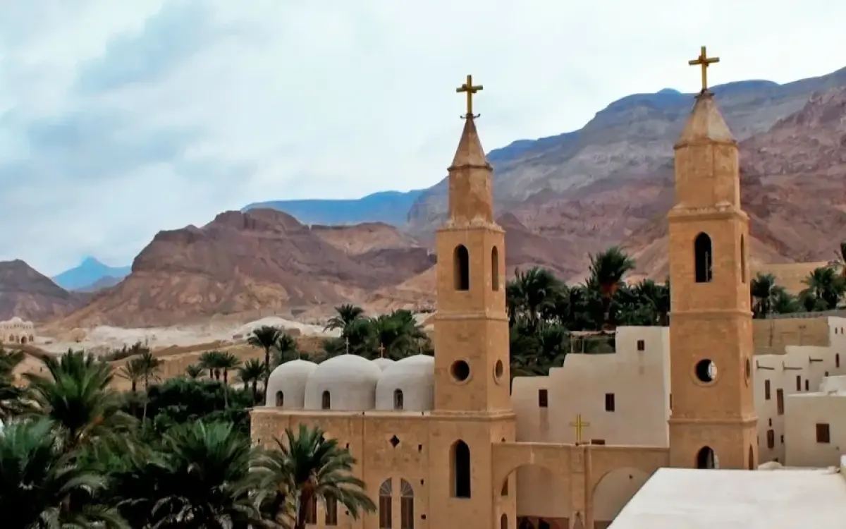 Tour dei Monasteri Antichi — Da Hurghada a Sant’Antonio e San Paolo. Vivi la pace e la bellezza spirituale della storia sacra d’Egitto. ⛪️🙏✨