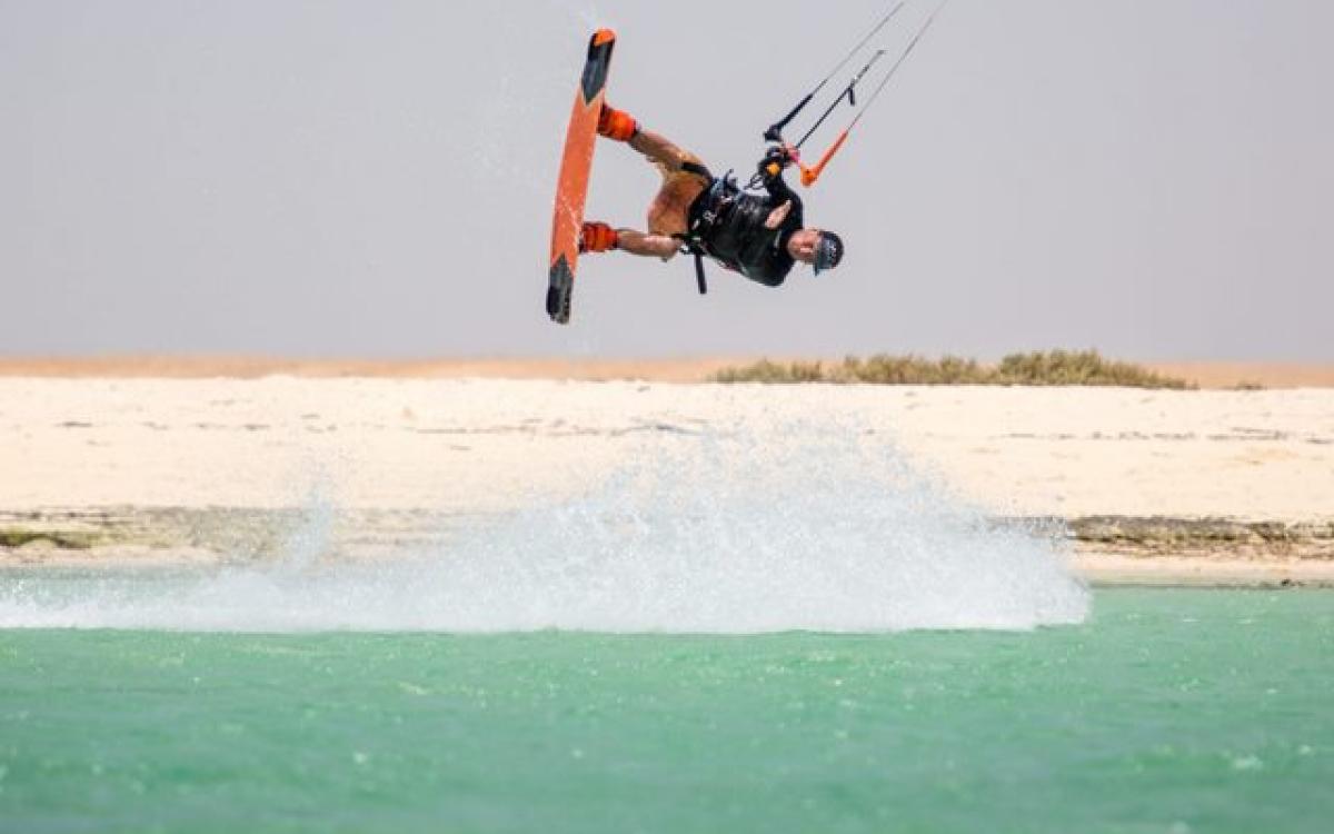 Кайтсерфінг інтро у Хургаді, отримай свій заряд адреналіну!
