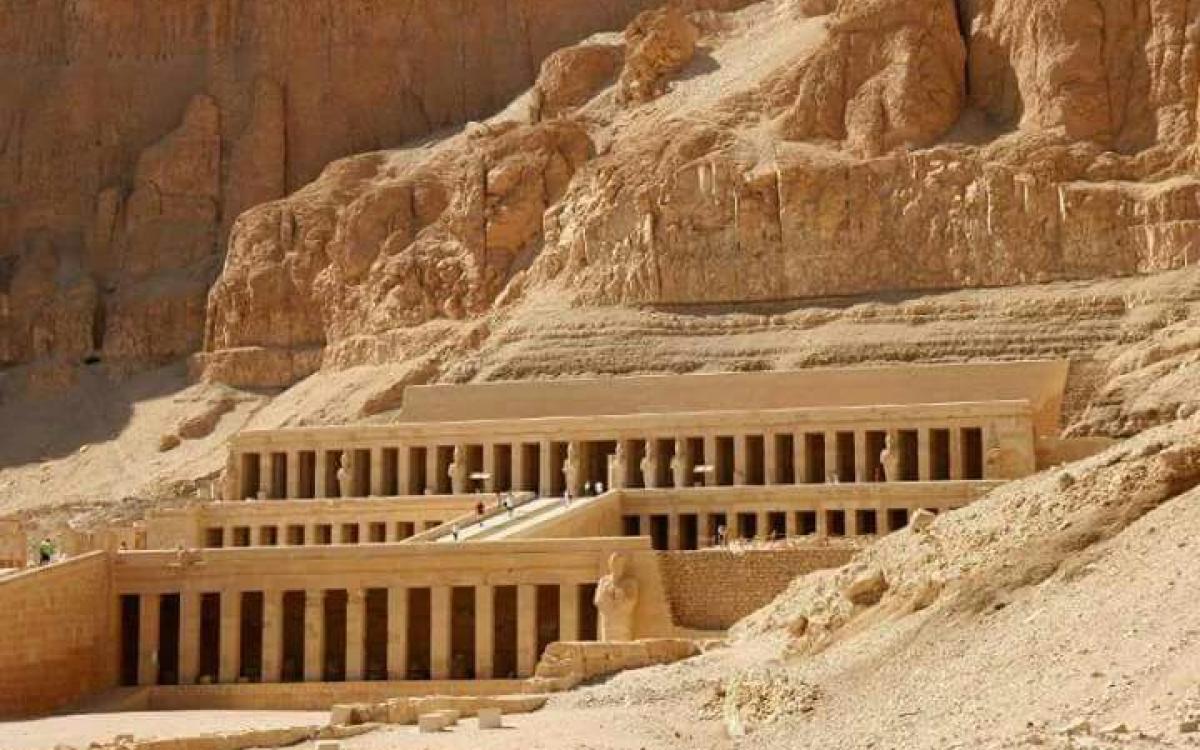 Luxor in aereo da Sharm El Sheikh – viaggia nel tempo e scopri le meraviglie dell’Antico Egitto! 🏺✈️🏛️✨