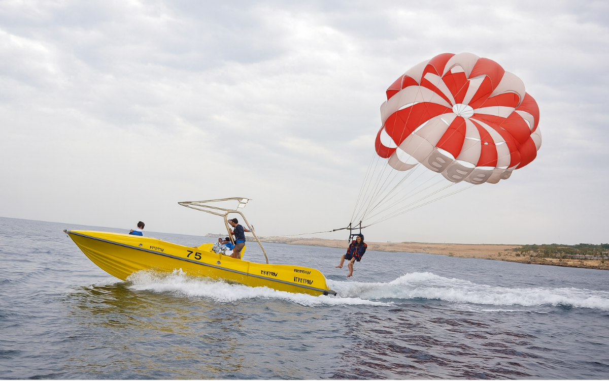 Парасейлінг в Шарм-ель-Шейху - відчуйте свободу і насолоджуйтеся краєвидом з висоти! 🪂🌅💙✨