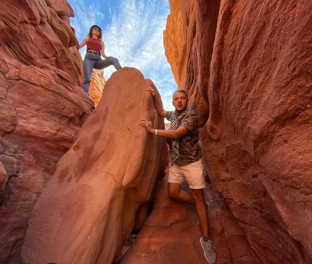 12Renkli Kanyon & Dahab — Şarm El Şeyh’ten, çölün denizle buluştuğu yer!  🏜️🌊✨