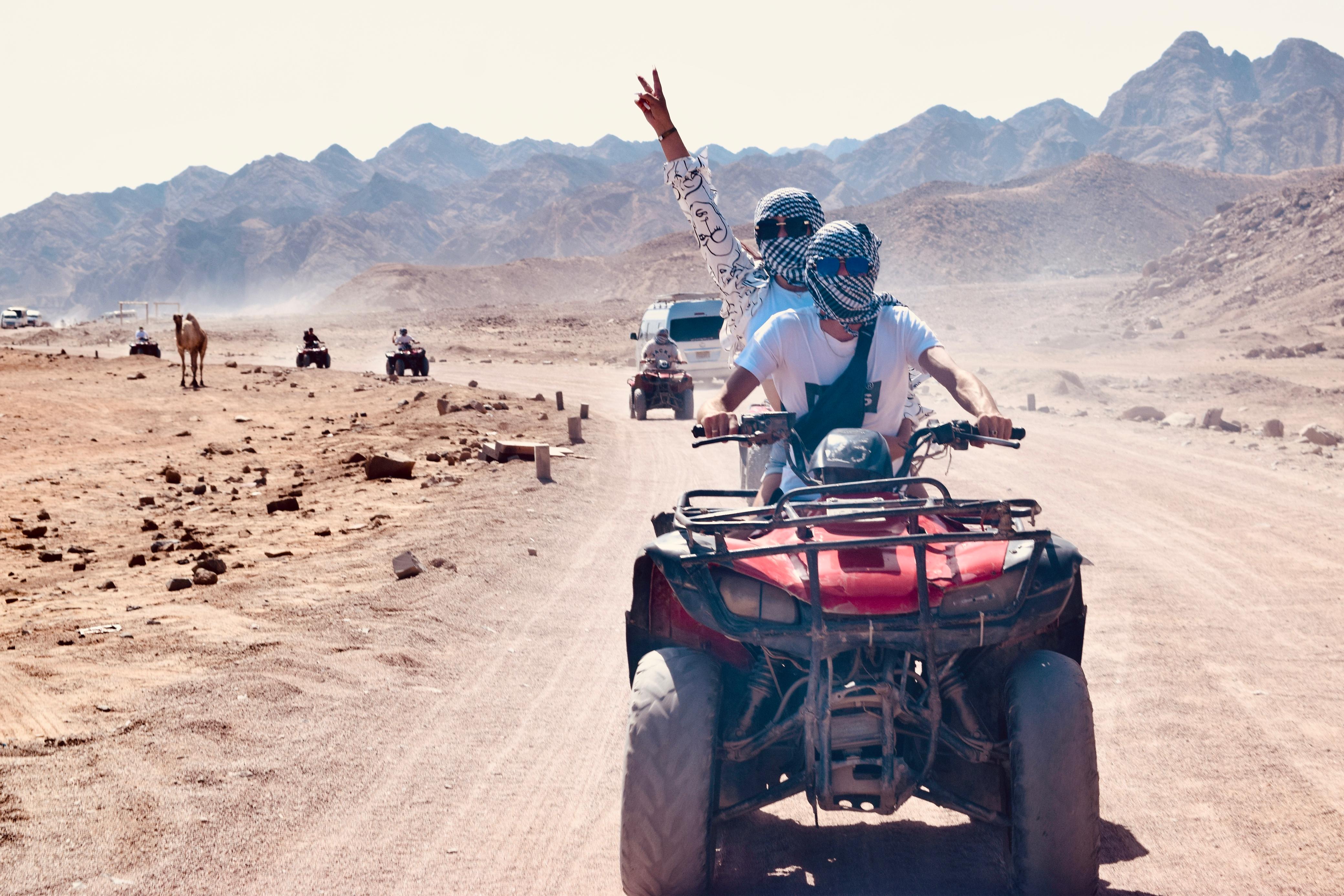 13Gün Batımı Safarisi  — Şarm El Şeyh’ten: ATV’ler, develer ve çöl gökyüzü altında Bedevi partisi! 🌅 🏜️