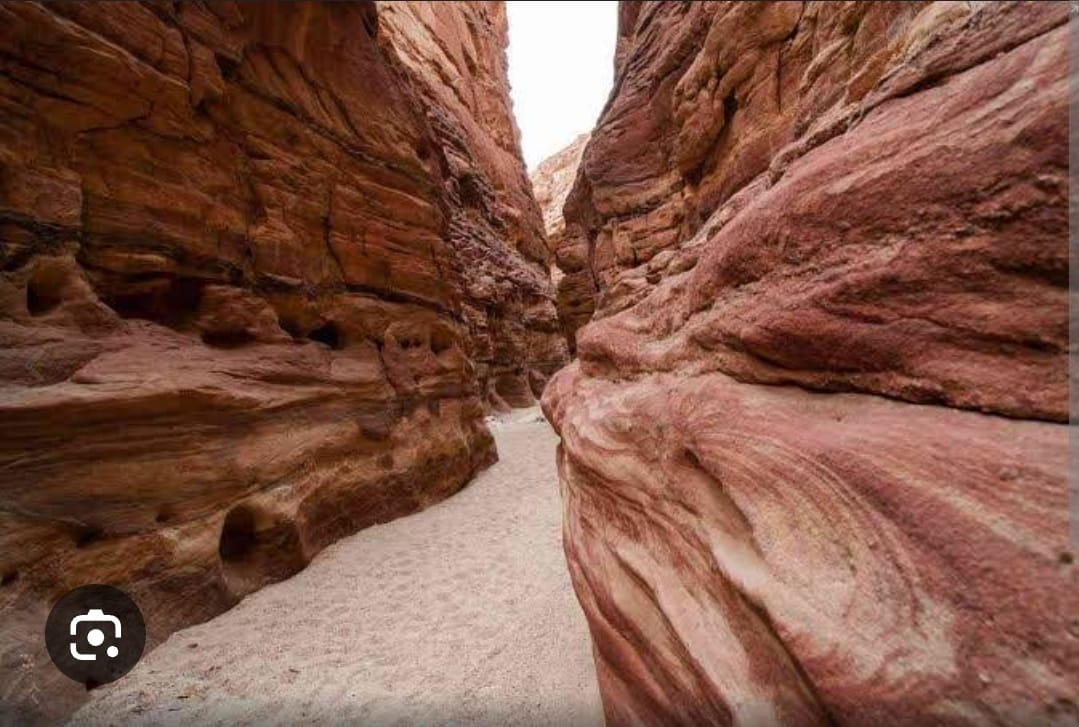 15Renkli Kanyon & Dahab — Şarm El Şeyh’ten, çölün denizle buluştuğu yer!  🏜️🌊✨
